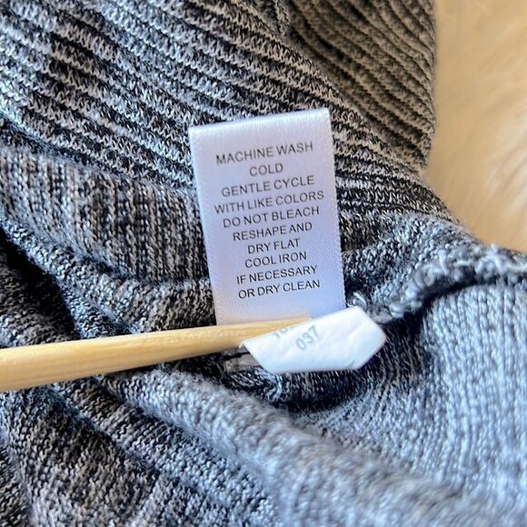 Cable & Gauge Asymmetrical Shark-bite Hem Tunic Top M - Picture 7 of 9